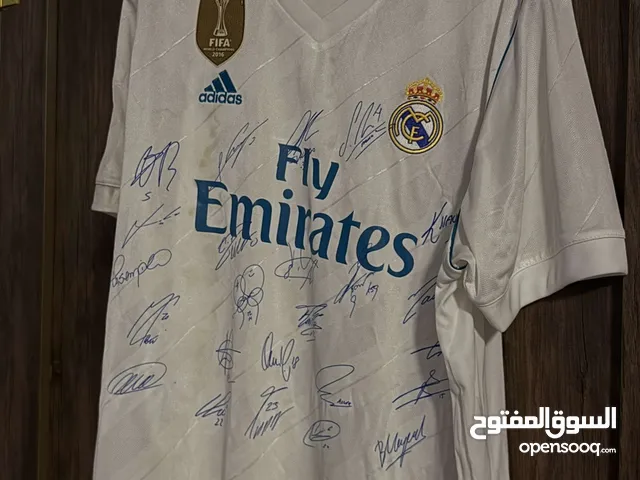 قميص ريال مدريد 2018 موقع من جميع اللاعبين