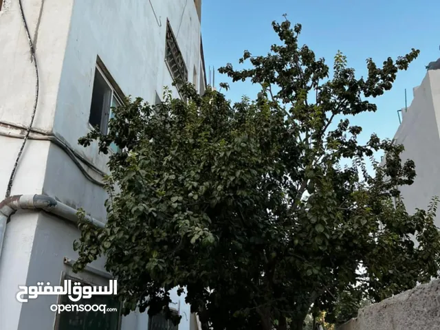 بيت مستقل مكون من شقق