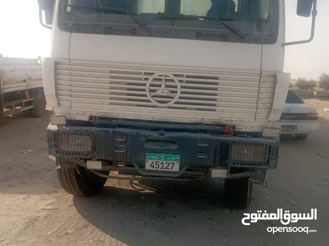 شاحنه مرسيدس راس مع التنك ممتازه جدا كل شي جديد تانك وتاير سياره نظيفه جدا ا