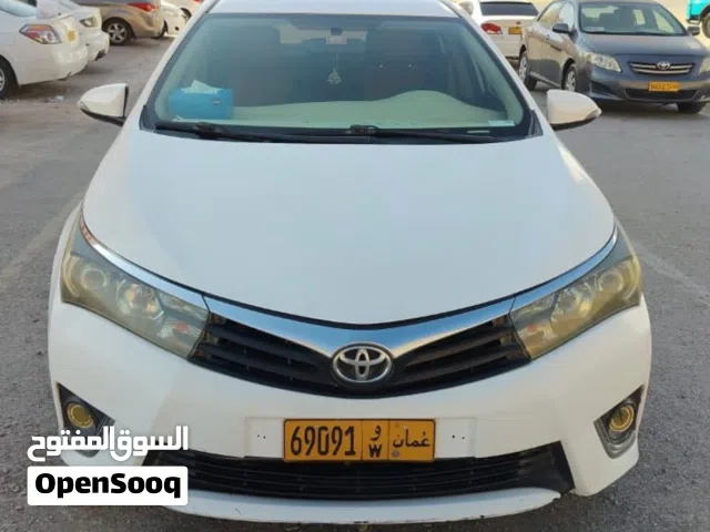 2014 Toyota Corolla 2.0L perfect condition single user GCC كورولا للبيع بحالة ممتازة