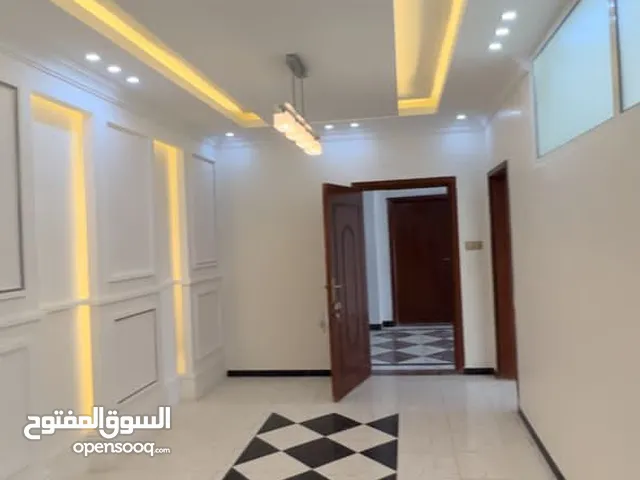 200 m2 5 Bedrooms Apartments for Sale in Sana'a Bayt Baws