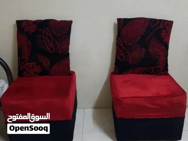 بف باللون اسود واحر مع 2 وساده2