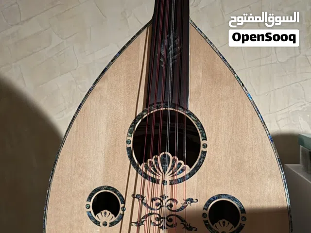 عود مصري صناعة أشرف حسن بحالة ممتازه جداً