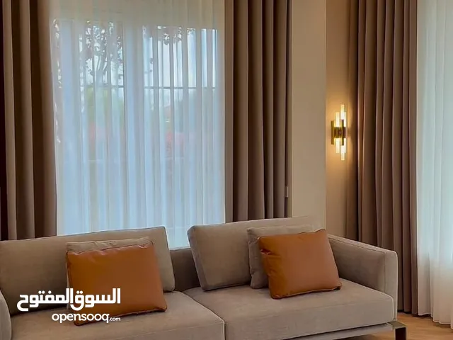 تركيب وصيانة و خياطة جميع أنواع الستائر إن كانت كهربائية أو ستائر عادية