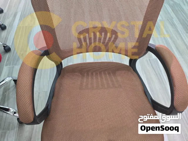 كراسي مكتب بتصميم أنيق وقاعدة كروم فاخرة خلي مكتبك يلمع بالأناقة والراحة! كراسي فخم