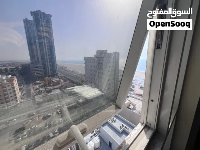 كورنيش عجمان أول ساكن غرفة وصالة إطلالة بحر بارك مجاني تكييف مركزي برج فاخر قريب مخرج