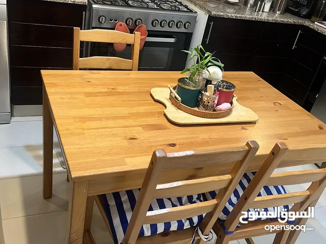 طاوله مطبخ مع 3 كراسي للبيع