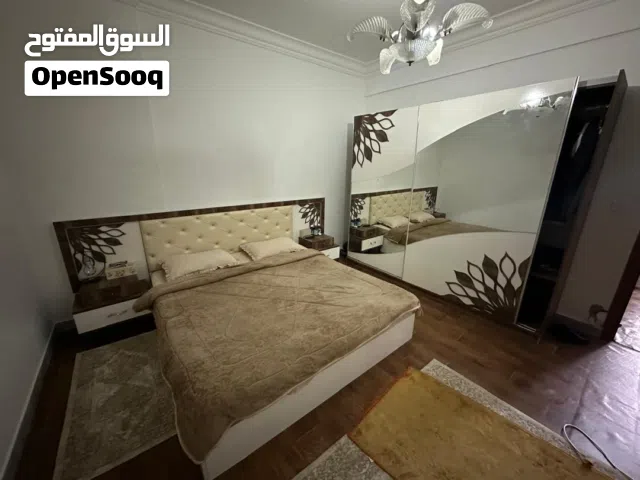 شقة للبيع في عمارات 7000 الرويسات شارع الفاتح بل اثاث