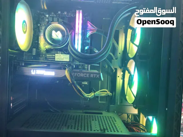 pc  لل بيع