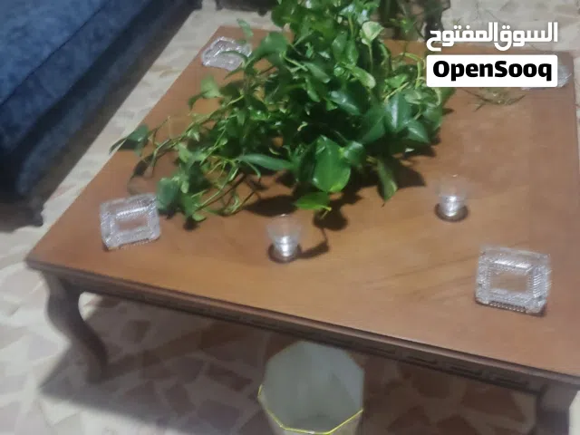 طاولة كبيرة لغرفة الجلوس مناسبة لغرفة الضيوف