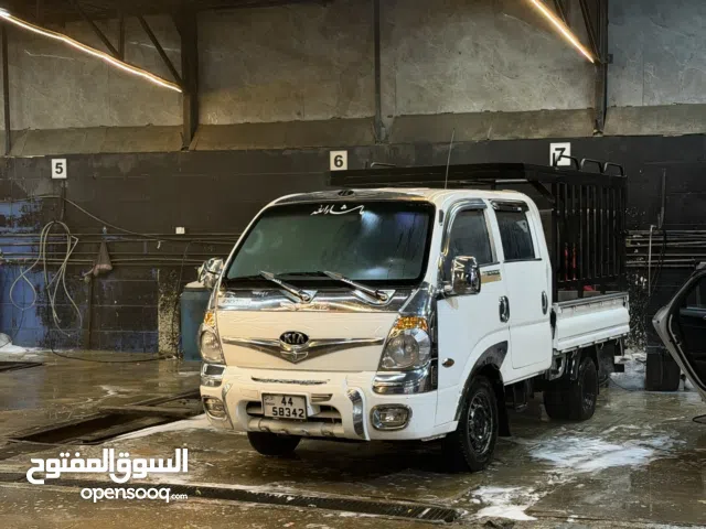 كيا بيك اب 2006 ديزل مرخصة مع أنوار LED وواجهة لمسية و6 مقاعد