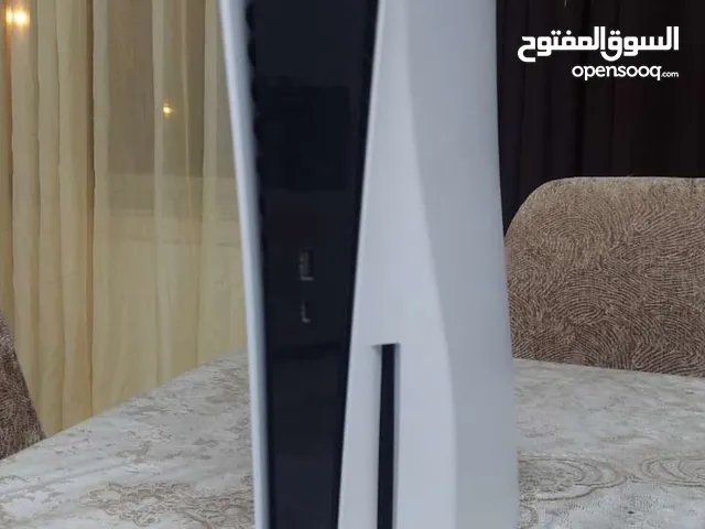 جهاز بلايستيشن 5 مستعمل بحالة ممتازه ومع مساحة تخزين اضافيه