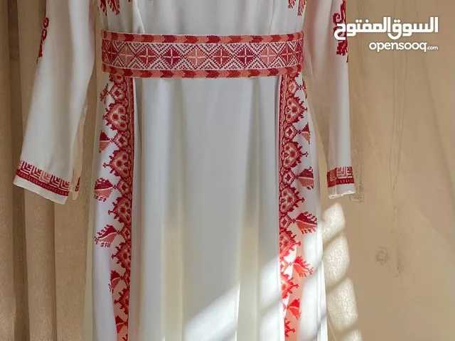 ثوب "خرزة" المطرز - إرث من الجمال والفن!