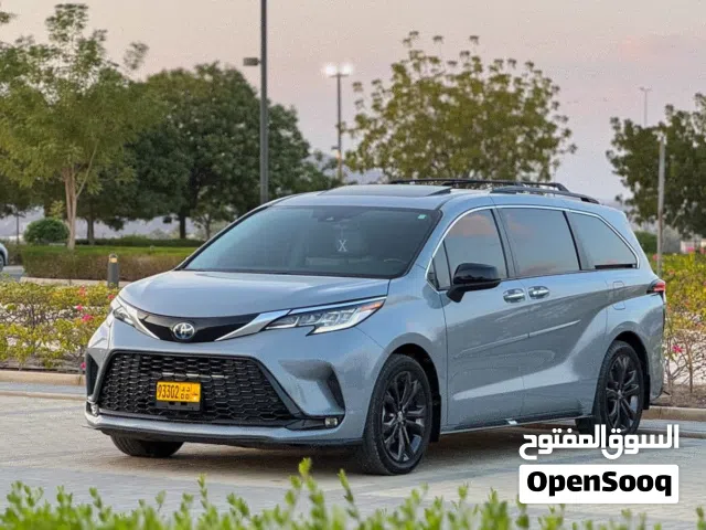 تويوتا ستيشن واحن سينا XSE هايبرد