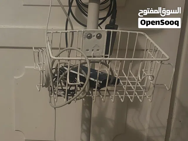 جهاز ضغط كهربائي و جهاز تبخيرة و جهاز شفط و جرة أكسجين و أسرة و طاولات ستانلس و ترولي للمواد للبيع