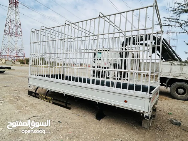 كريل شاحنة ايسوزو 3.5 طن(خمسة متر تقريبا ) نظيف جدا، بحالة الوكالة السعر1000 ريال عماني قابل للتفاوض