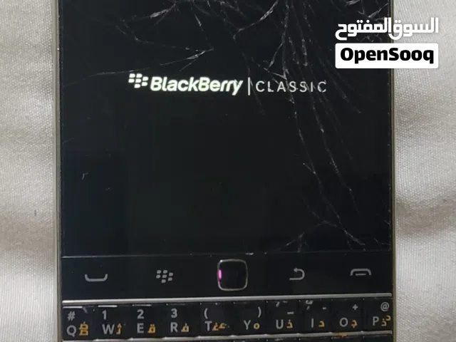 BlackBerry Classic Q20. With original Box. (Working condition but need to change display glass)