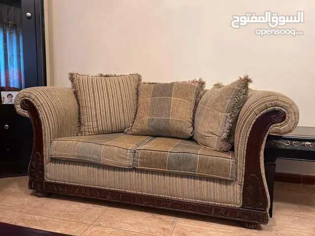 طقم كنبايات و طاولات للبيع