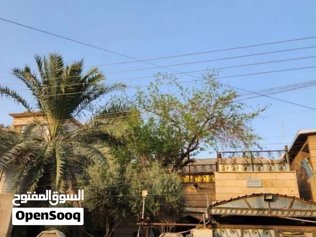 بيت طابقين للبيع يقع في حي الانتصار في الجنينة