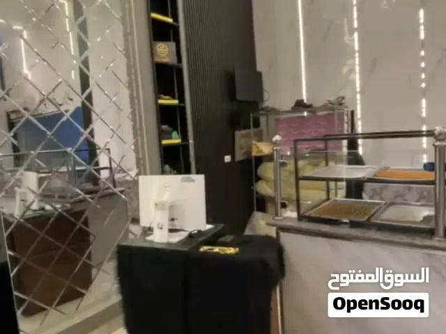 محل حلويات بموقع مميز ولا زال شغال