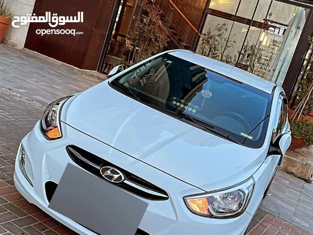 هونداي اكسنت للبيع السيارة موجودة برام الله وما بنختلف المعني يتصل