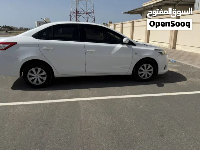 2015 تويوتا يارس E