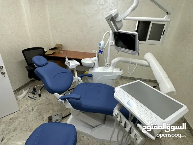 متوفر عياده اسنان مجهزه بالكامل داخل مركز طبي للضمان او الاستجار الفوري