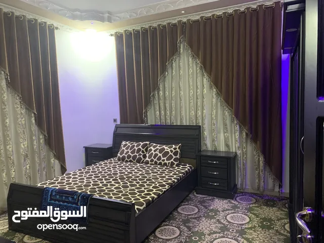غرفة نوم بحالة الجديد
