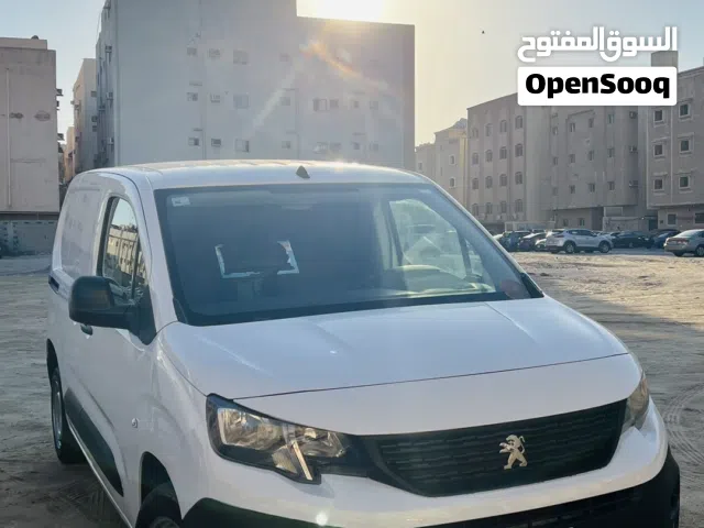 2023 Peugeot Partner Combi