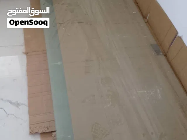 درابزين زجاج 12 ملم طوله 12 متر مكون من عدة قطع باكسسواراته للبيع