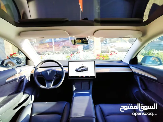 تيسلا 2023 MODEL 3 بدون ملاحظات فحص اوتوسكور ممشى 16 الف بحالة الوكالة لون مميز بسعر محرووووق ولقطة