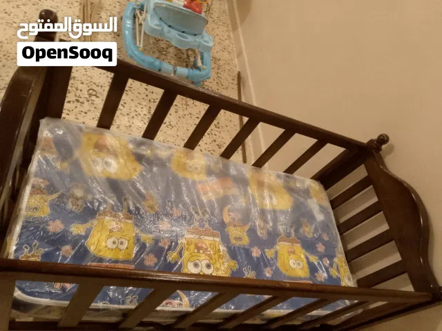 تخت للبيع إستعمال خفيف جدا بحال الوكاله