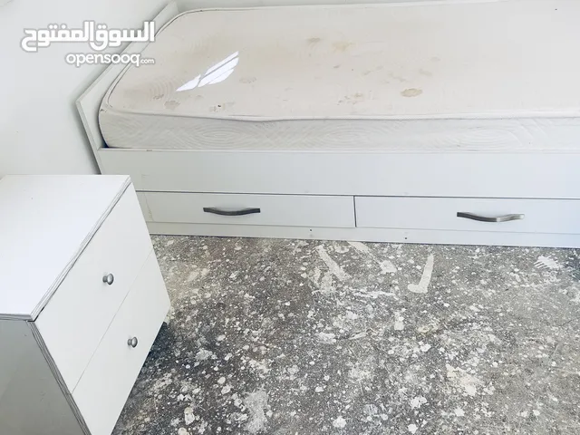 سرير فردي 1متر في 1متر  و90