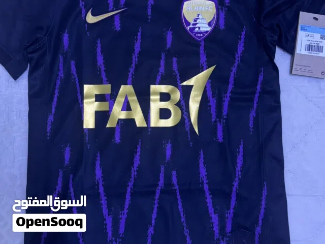 تيشيرتين نادي العين النسخه الجديده اصلين غير مستعملات المقاس صغير