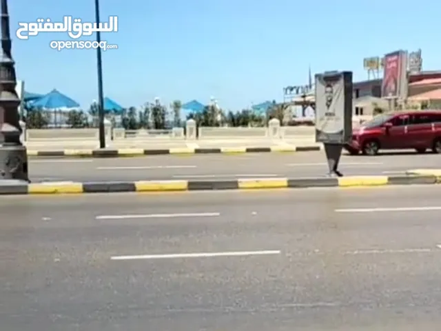 مقر تجاري مساحته 907 متر على البحر جليم مباشرة
