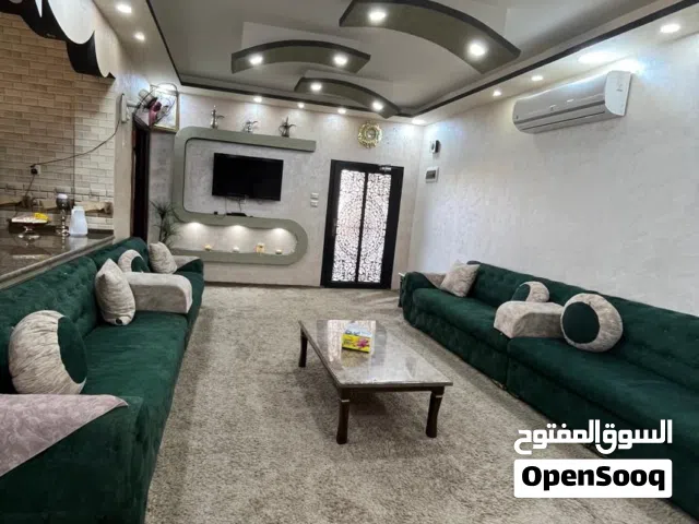يعطيكم العافيه .. موجود طقم كنب 12 مقعد بسعر 150دينار موجود طاولة سفره 6 مقاعد بسعر 80 دينار