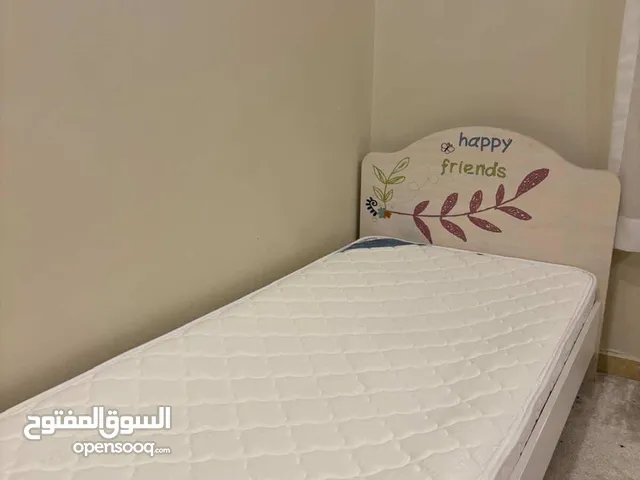 للبيع سرير من ايكيا كامل نفر واحد نظيف السعر 10