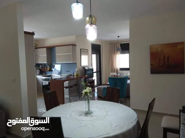 شقة مميزة للبيع - عين منجد / رام اللّٰه الموقع: عمارة السعادة - مقابل قيادة الشرطة مباشرة