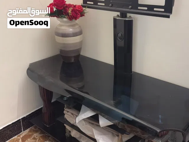 عندي ميز بلازمه للبيع نظيف جدا