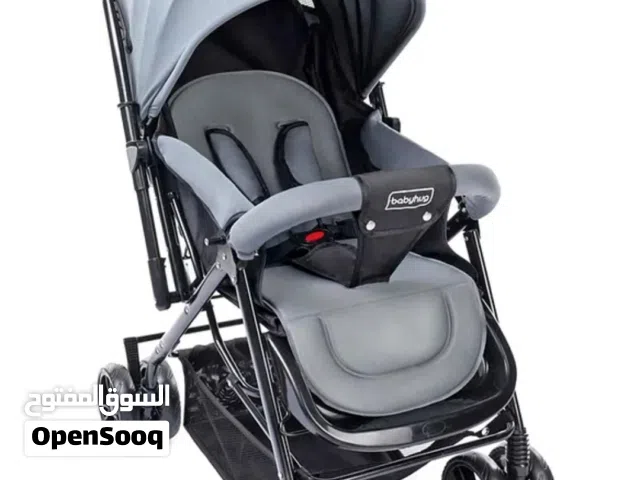 عربة اطفال سوداء اللون بحالة شبه جديدة و ممتازة