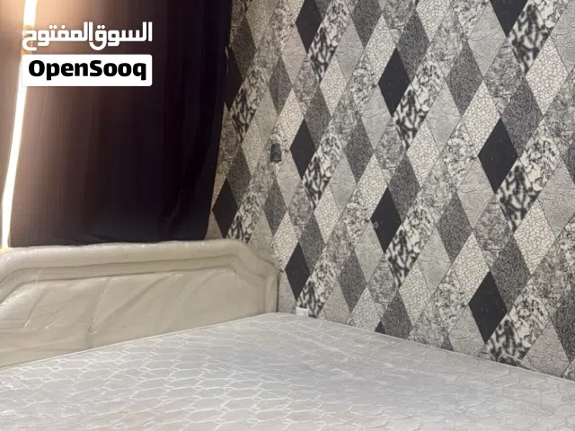 سرير للبيع