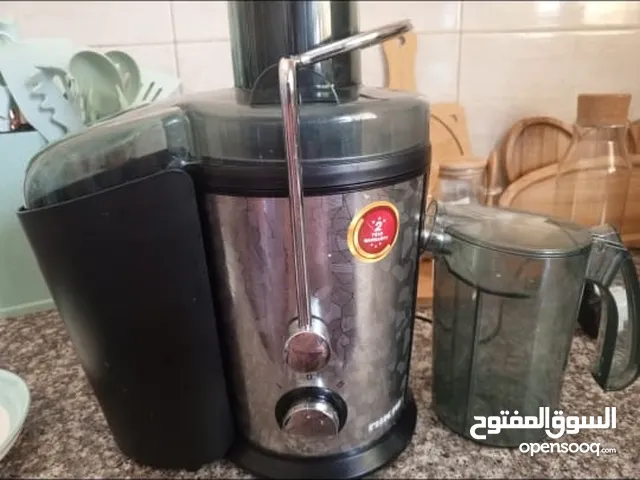 عصارة فواكة وجزر نضيفة جدا جدا للبيع