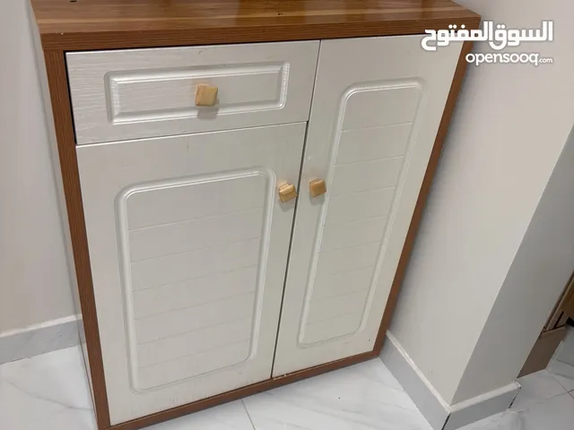 طاولات ومغاسل للبيع