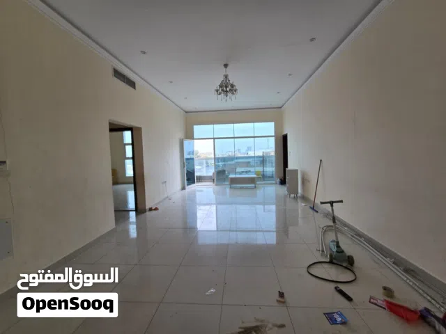 شقة غرفة وصالة VIP مساحة ضخمة غرفه ماستر و2 حمام الروضة 3 عجمان بجوار شارع الشيخ عمار بلكونة