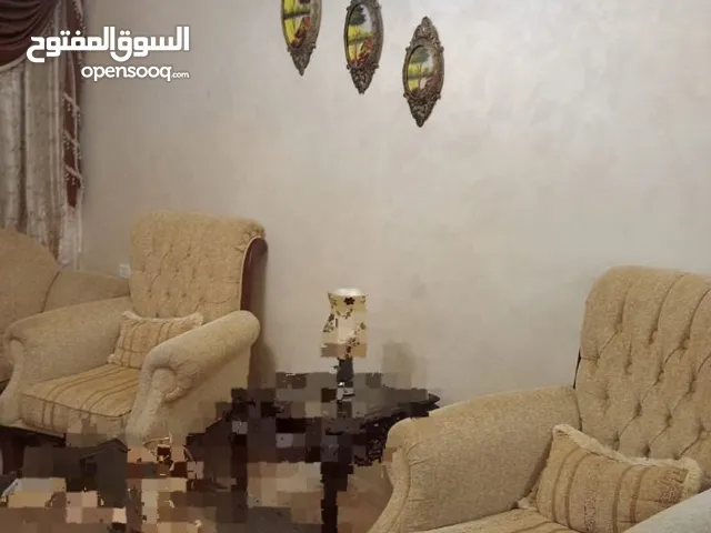 كنب 9 مقاعد تقيل وشبه جديد وخشب زان مع برادي