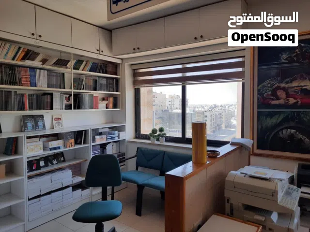 مكتب تجاري مميز للبيع في وادي صقرة