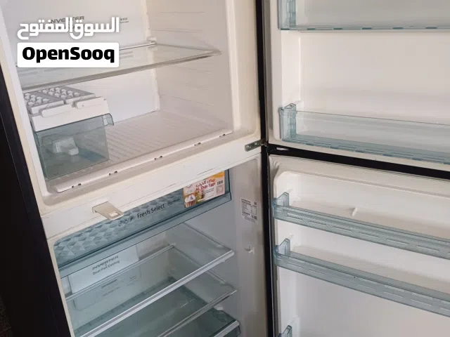 للبيع ثلاجه نظيف جداهيتاشي