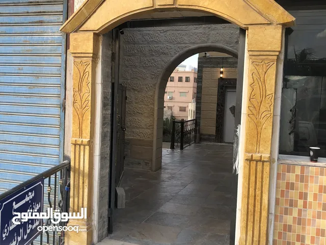 مكاتب حديثه وجديده  مع مصعد مطبخ  تصلح عيادات صحيه او مختبرات او شركات او محاميين او غيره من الاعمال