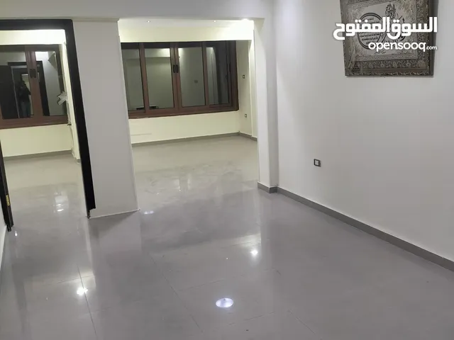 شقه 4 غرف و 2 حمام وريسبشن قطعتين وبكل غرفة تكييف جديد ( لم يعمل مسبقا) للايجار إداري ،عيادة أو شركة