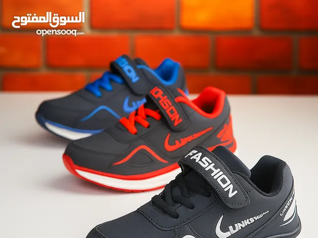 أحذية شبابية